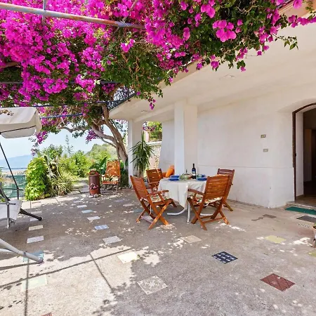 Bouganville Holiday home Falconara Albanese